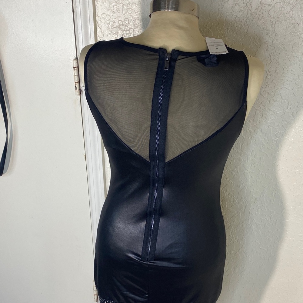 Elegant and sexy fitted black faux leather dress Sleeveless - Picture 9 of 12